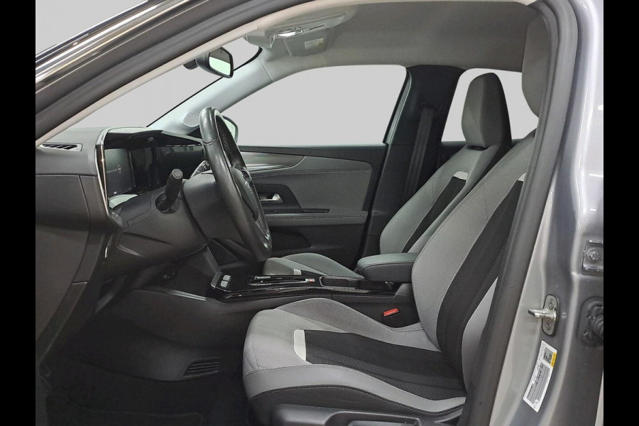 Opel Mokka Electric Level 3 50 kWh / Camera / CarPlay / Keyless / LED Koplampen / 17'' / Navigatie / Stuur+Stoelverwarming / DAB / Dodehoek / Cruise Control / Warmtepomp