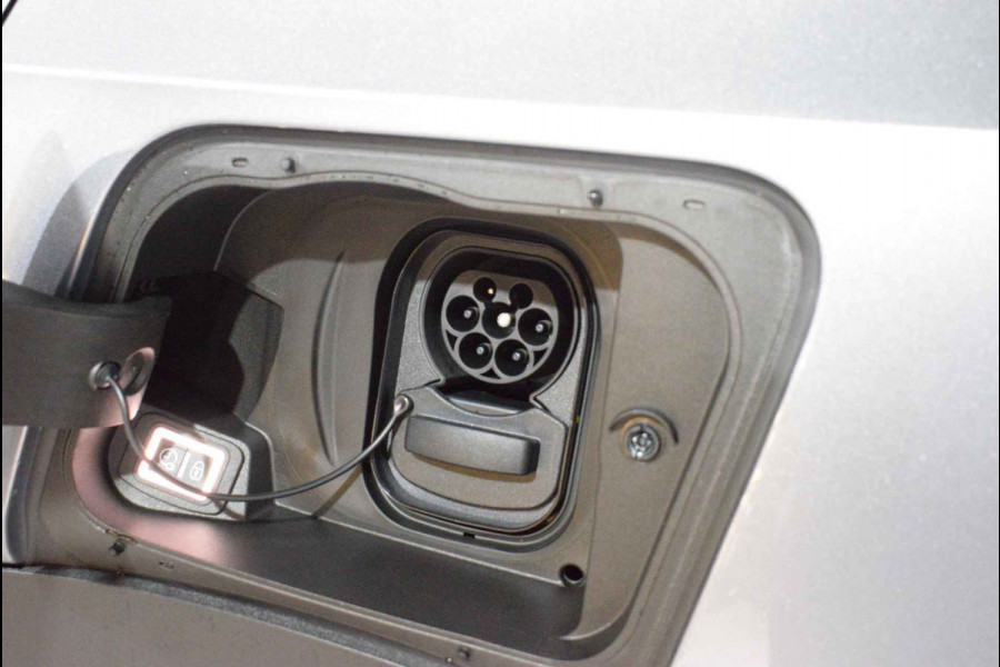 Opel Mokka Electric Level 3 50 kWh / Camera / CarPlay / Keyless / LED Koplampen / 17'' / Navigatie / Stuur+Stoelverwarming / DAB / Dodehoek / Cruise Control / Warmtepomp