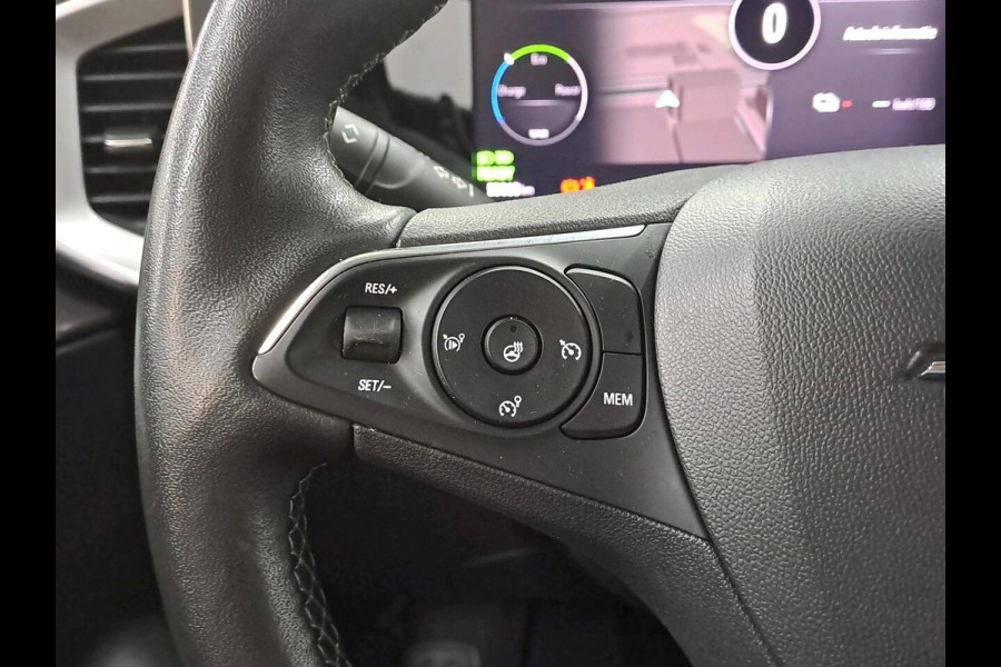 Opel Mokka Electric Level 3 50 kWh / Camera / CarPlay / Keyless / LED Koplampen / 17'' / Navigatie / Stuur+Stoelverwarming / DAB / Dodehoek / Cruise Control / Warmtepomp