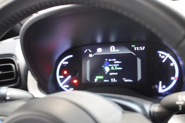 Toyota Yaris Cross 1.5 Hybrid First Edition Camera/cruise/navi prijs is rijklaar incl 12 maanden bovag