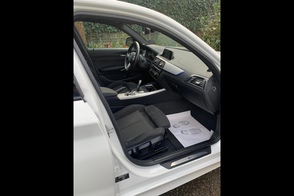 BMW 1-serie Edition M Sport Shadow Executive Trekhaak 18 inch 100% onderhouden LCI Black paneel cluster Automaat NEW APK Rijklaar