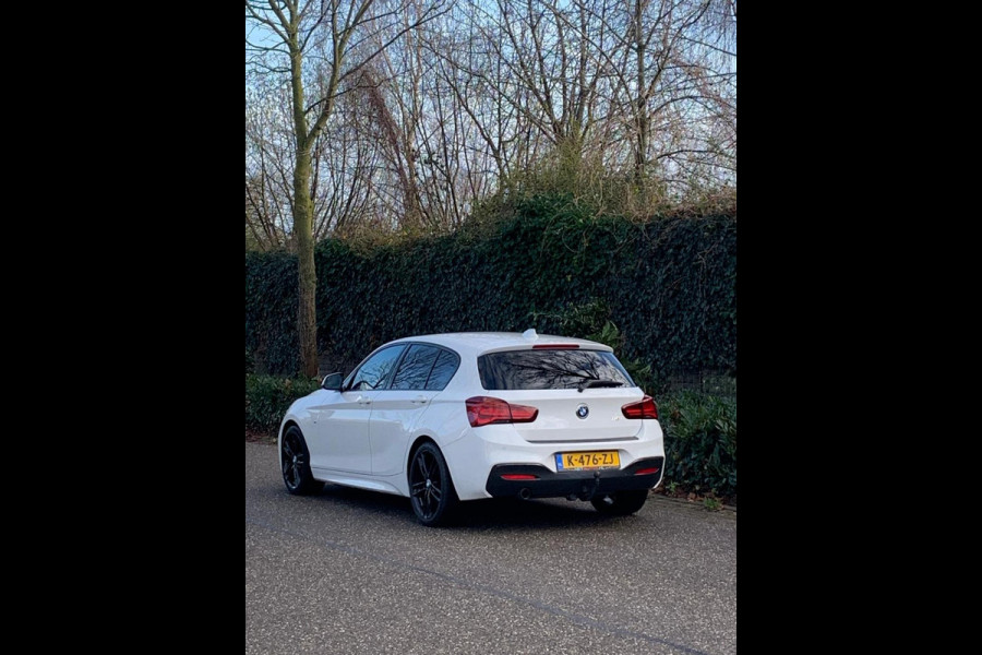 BMW 1-serie Edition M Sport Shadow Executive Trekhaak 18 inch 100% onderhouden LCI Black paneel cluster Automaat NEW APK Rijklaar