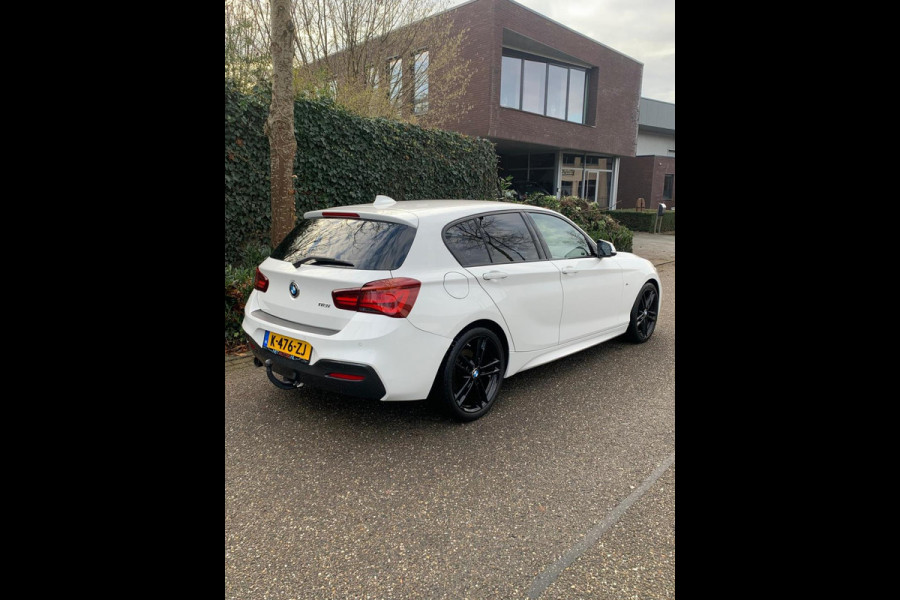 BMW 1-serie Edition M Sport Shadow Executive Trekhaak 18 inch 100% onderhouden LCI Black paneel cluster Automaat NEW APK Rijklaar