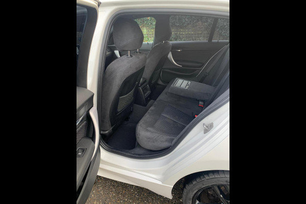 BMW 1-serie Edition M Sport Shadow Executive Trekhaak 18 inch 100% onderhouden LCI Black paneel cluster Automaat NEW APK Rijklaar