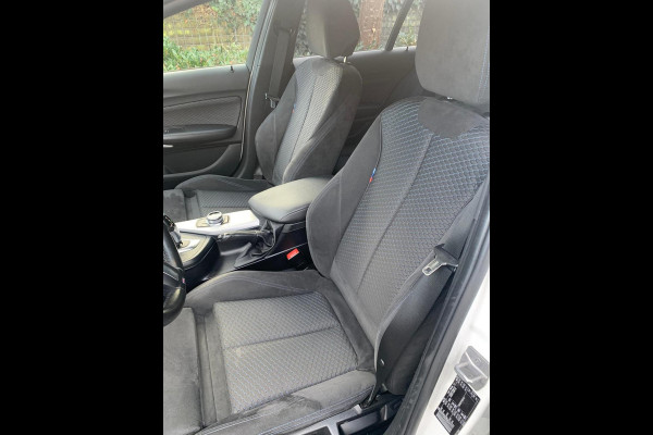 BMW 1-serie Edition M Sport Shadow Executive Trekhaak 18 inch 100% onderhouden LCI Black paneel cluster Automaat NEW APK Rijklaar