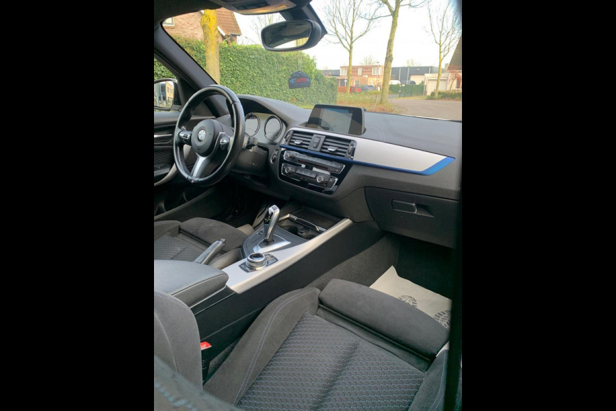 BMW 1-serie Edition M Sport Shadow Executive Trekhaak 18 inch 100% onderhouden LCI Black paneel cluster Automaat NEW APK Rijklaar