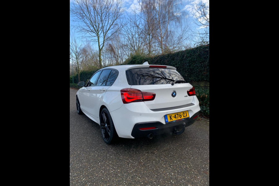 BMW 1-serie Edition M Sport Shadow Executive Trekhaak 18 inch 100% onderhouden LCI Black paneel cluster Automaat NEW APK Rijklaar
