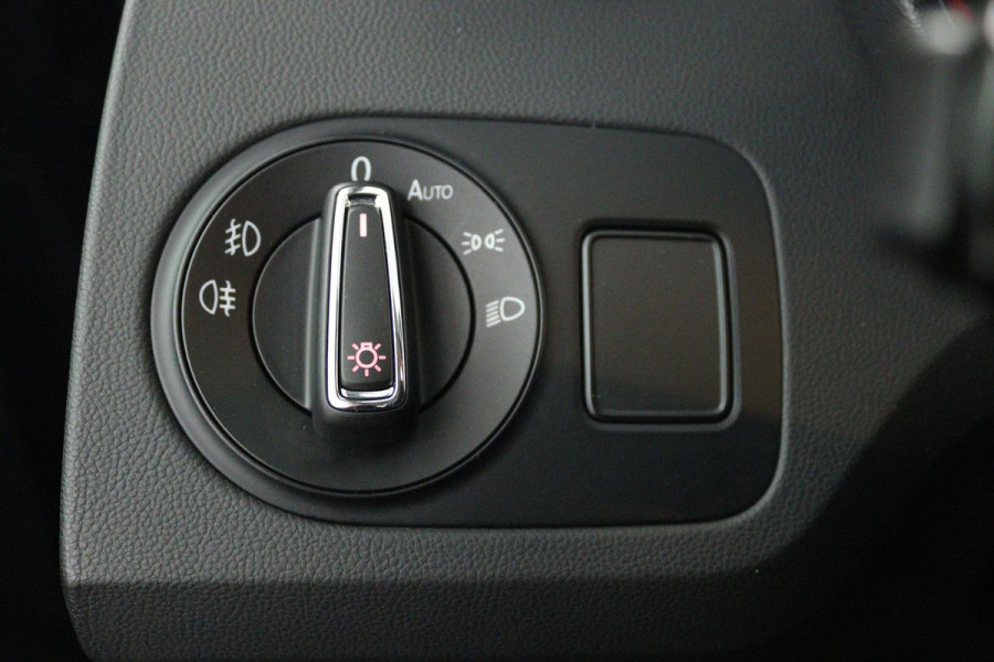 Seat Ibiza 1.0 EcoTSI Style Connect (STOELVERWARMING, AUTOMAAT, CARPLAY, CRUISE CONTROL, PARKEERSENSOREN)