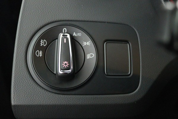 Seat Ibiza 1.0 EcoTSI Style Connect (STOELVERWARMING, AUTOMAAT, CARPLAY, CRUISE CONTROL, PARKEERSENSOREN)