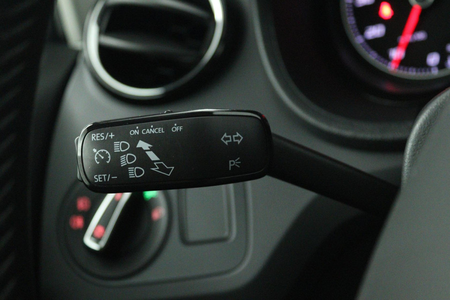 Seat Ibiza 1.0 EcoTSI Style Connect (STOELVERWARMING, AUTOMAAT, CARPLAY, CRUISE CONTROL, PARKEERSENSOREN)