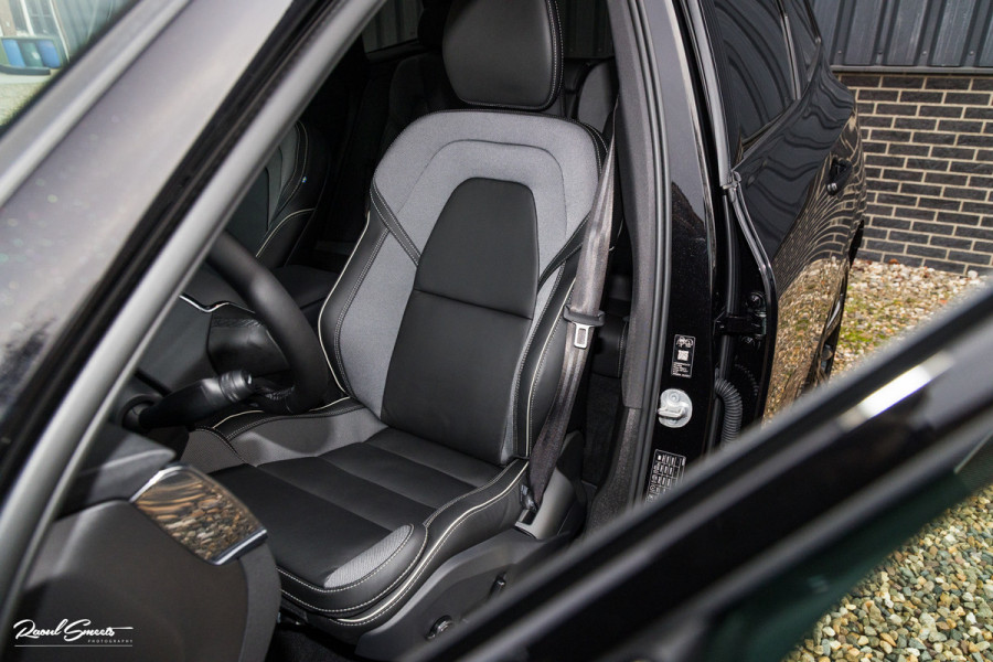 Volvo XC60 2.0 T8 Plug-in hybrid AWD Plus Black Edition | Luchtvering | Harman Kardon | Adaptieve cruise | Panorama dak | Nieuw |