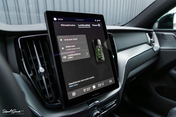 Volvo XC60 2.0 T8 Plug-in hybrid AWD Plus Black Edition | Luchtvering | Harman Kardon | Adaptieve cruise | Panorama dak | Nieuw |