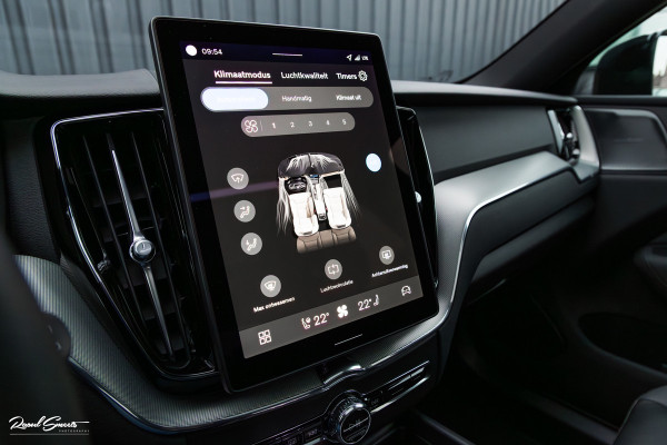 Volvo XC60 2.0 T8 Plug-in hybrid AWD Plus Black Edition | Luchtvering | Harman Kardon | Adaptieve cruise | Panorama dak | Nieuw |