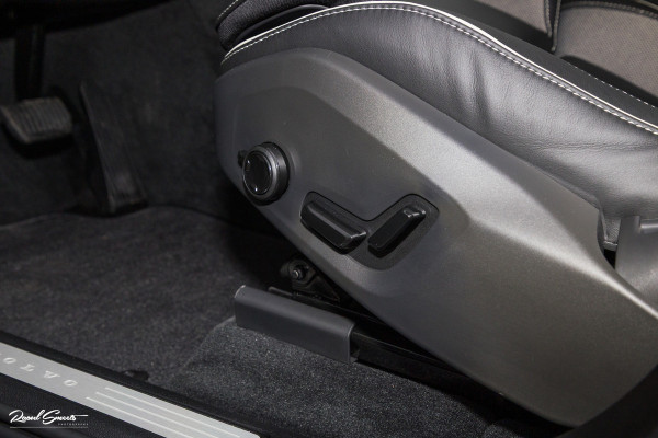 Volvo XC60 2.0 T8 Plug-in hybrid AWD Plus Black Edition | Luchtvering | Harman Kardon | Adaptieve cruise | Panorama dak | Nieuw |