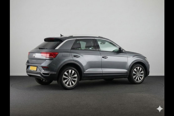 Volkswagen T-Roc 1.5 TSI Style Business 150PK DSG | Navigatie | Parkeercamera | Automatische airco | 17 inch Lm velgen |