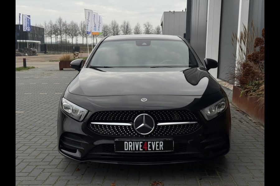 Mercedes-Benz A-Klasse 180 B.Sol AMG Ni Upg Widescreen Navi Camera PDC Led Leder