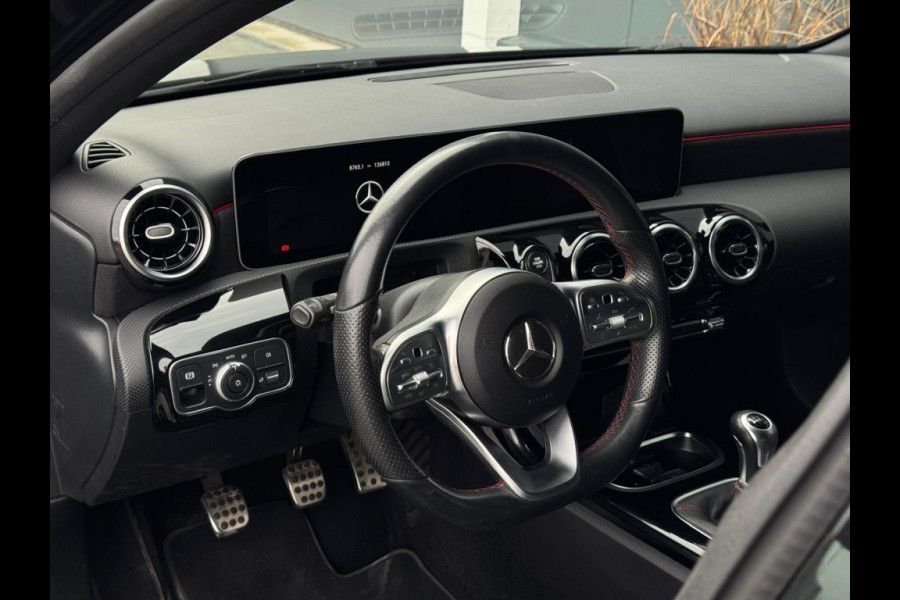 Mercedes-Benz A-Klasse 180 B.Sol AMG Ni Upg Widescreen Navi Camera PDC Led Leder