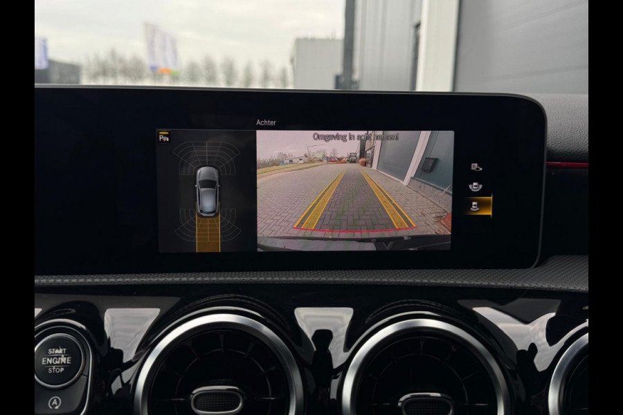 Mercedes-Benz A-Klasse 180 B.Sol AMG Ni Upg Widescreen Navi Camera PDC Led Leder