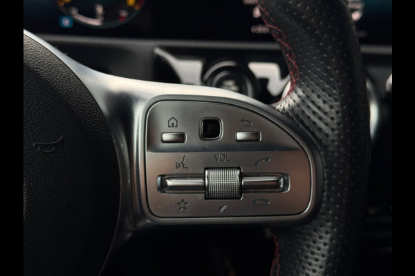 Mercedes-Benz A-Klasse 180 B.Sol AMG Ni Upg Widescreen Navi Camera PDC Led Leder