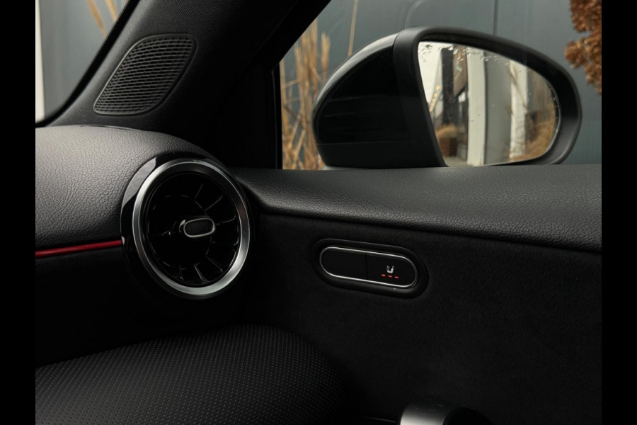 Mercedes-Benz A-Klasse 180 B.Sol AMG Ni Upg Widescreen Navi Camera PDC Led Leder