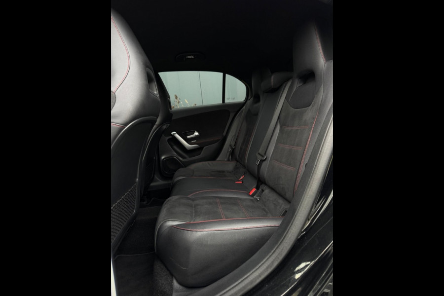 Mercedes-Benz A-Klasse 180 B.Sol AMG Ni Upg Widescreen Navi Camera PDC Led Leder