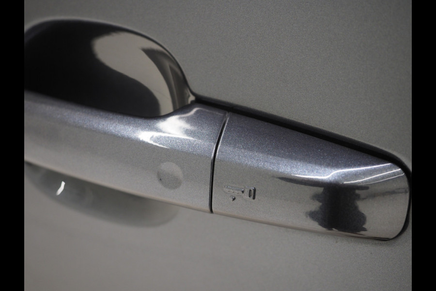 Land Rover Range Rover Sport P400e SVO Palette Grey | Black Pack | Panoramadak | Luchtvering | Meridian | Camera | Carplay