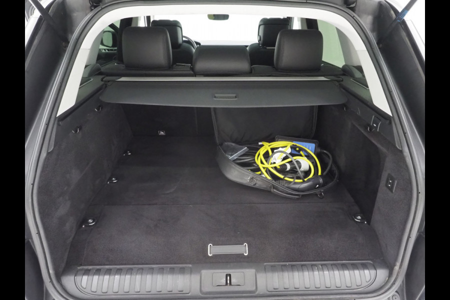 Land Rover Range Rover Sport P400e SVO Palette Grey | Black Pack | Panoramadak | Luchtvering | Meridian | Camera | Carplay
