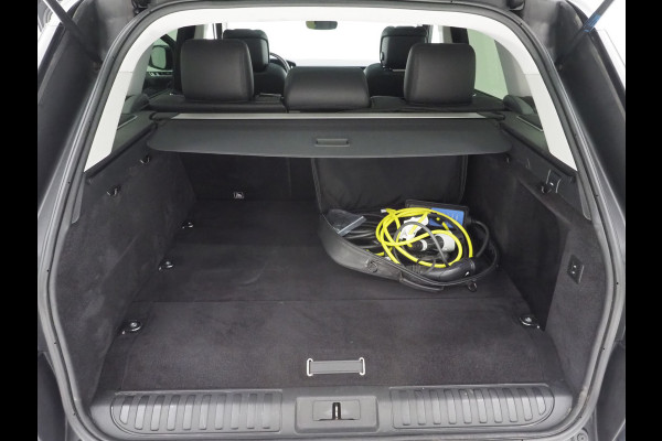 Land Rover Range Rover Sport P400e SVO Palette Grey | Black Pack | Panoramadak | Luchtvering | Meridian | Camera | Carplay