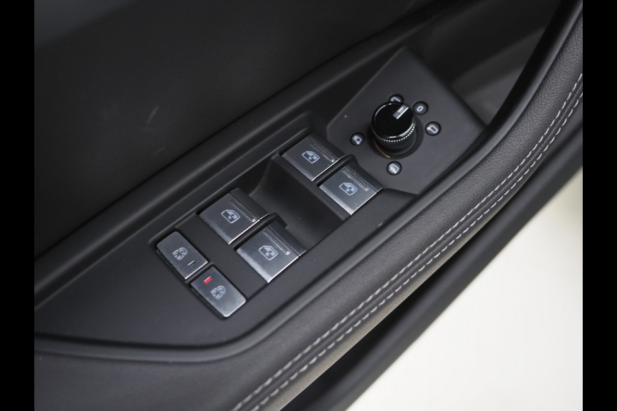Audi e-tron Sportback 50 quattro Business edition Plus 71 kWh | Panoramadak | Luchtvering | Camera | Leder | Adaptive Cruise | Memory