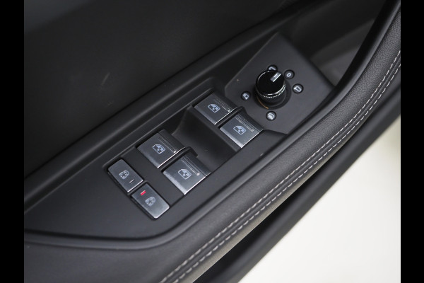 Audi e-tron Sportback 50 quattro Business edition Plus 71 kWh | Panoramadak | Luchtvering | Camera | Leder | Adaptive Cruise | Memory