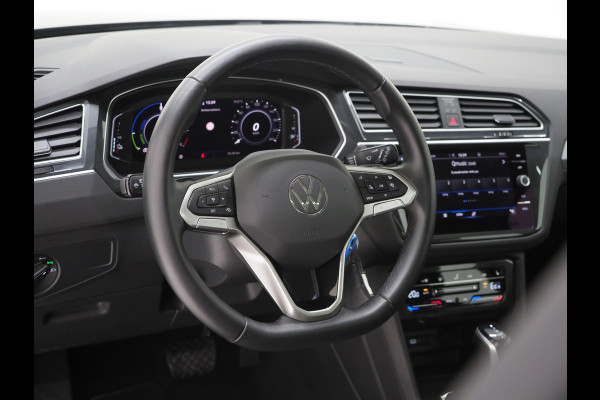 Volkswagen Tiguan 1.4 TSI eHybrid Elegance | Panoramadak | Adaptive Cruise | Dodehoekdetectie | Virtual | LED | DAB