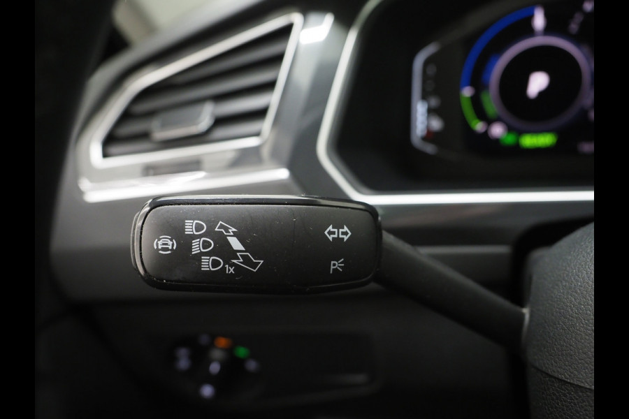 Volkswagen Tiguan 1.4 TSI eHybrid Elegance | Panoramadak | Adaptive Cruise | Dodehoekdetectie | Virtual | LED | DAB
