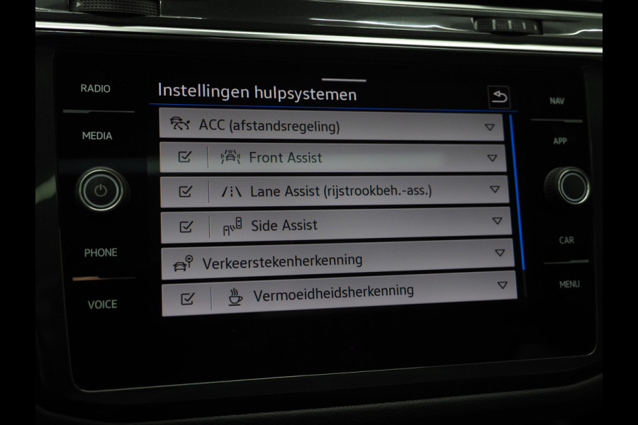 Volkswagen Tiguan 1.4 TSI eHybrid Elegance | Panoramadak | Adaptive Cruise | Dodehoekdetectie | Virtual | LED | DAB