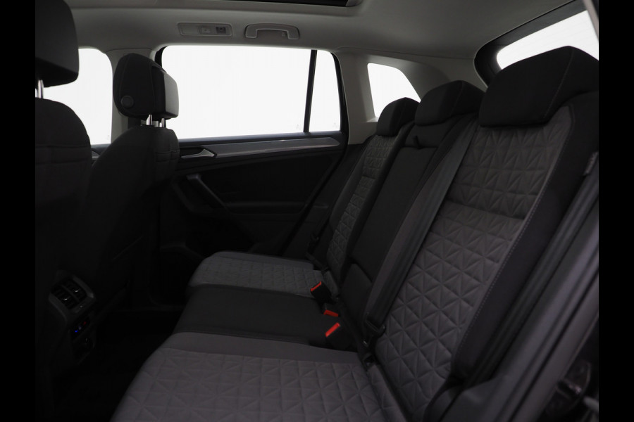 Volkswagen Tiguan 1.4 TSI eHybrid Elegance | Panoramadak | Adaptive Cruise | Dodehoekdetectie | Virtual | LED | DAB