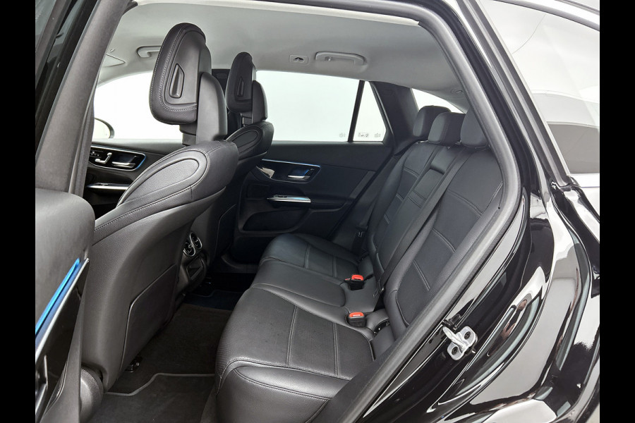 Mercedes-Benz GLC 300 e 4MATIC Luxury Line Lichtmetalen velgen | Navigatie | Parking support met camera achter | stuur verwarming |memory stoelen| Inclusief 24 maanden MB Certified garantie voor Europa.