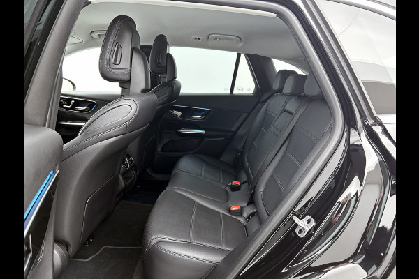 Mercedes-Benz GLC 300 e 4MATIC Luxury Line Lichtmetalen velgen | Navigatie | Parking support met camera achter | stuur verwarming |memory stoelen| Inclusief 24 maanden MB Certified garantie voor Europa.