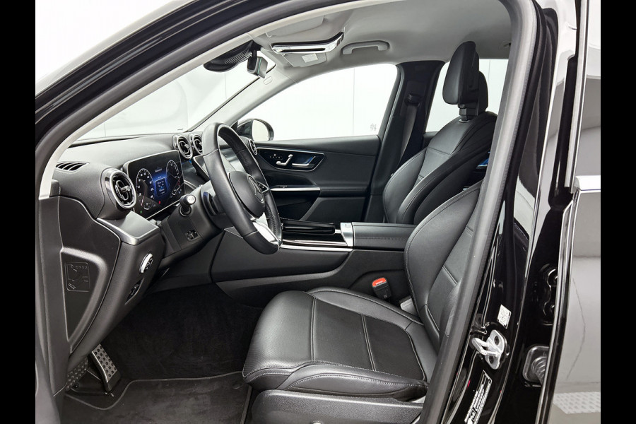 Mercedes-Benz GLC 300 e 4MATIC Luxury Line Lichtmetalen velgen | Navigatie | Parking support met camera achter | stuur verwarming |memory stoelen| Inclusief 24 maanden MB Certified garantie voor Europa.