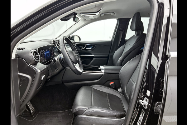 Mercedes-Benz GLC 300 e 4MATIC Luxury Line Lichtmetalen velgen | Navigatie | Parking support met camera achter | stuur verwarming |memory stoelen| Inclusief 24 maanden MB Certified garantie voor Europa.