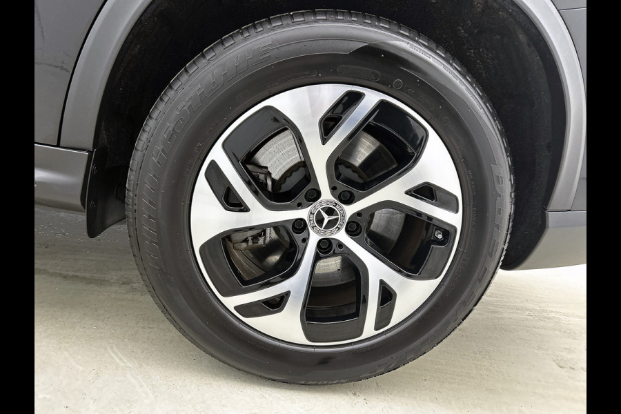 Mercedes-Benz GLC 300 e 4MATIC Luxury Line Lichtmetalen velgen | Navigatie | Parking support met camera achter | stuur verwarming |memory stoelen| Inclusief 24 maanden MB Certified garantie voor Europa.