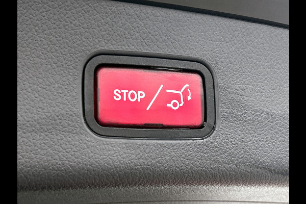 Mercedes-Benz GLC 300 e 4MATIC Luxury Line Lichtmetalen velgen | Navigatie | Parking support met camera achter | stuur verwarming |memory stoelen| Inclusief 24 maanden MB Certified garantie voor Europa.