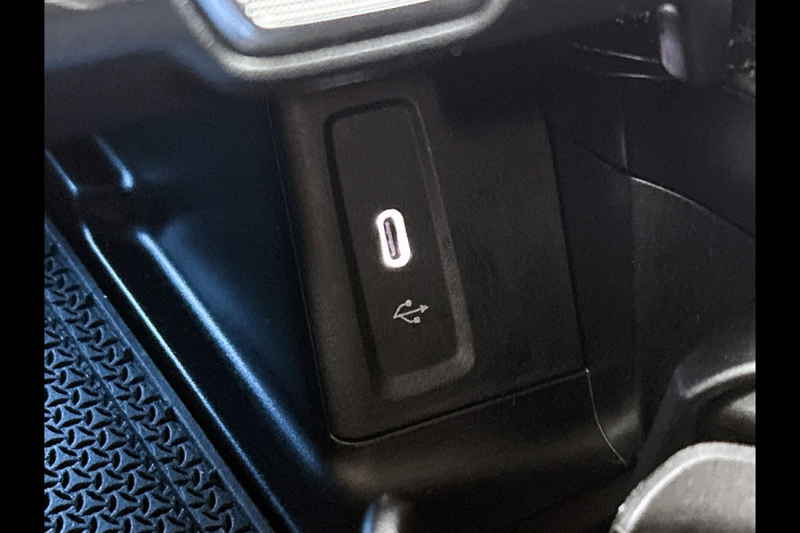 Mercedes-Benz GLC 300 e 4MATIC Luxury Line Lichtmetalen velgen | Navigatie | Parking support met camera achter | stuur verwarming |memory stoelen| Inclusief 24 maanden MB Certified garantie voor Europa.