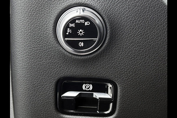 Mercedes-Benz GLC 300 e 4MATIC Luxury Line Lichtmetalen velgen | Navigatie | Parking support met camera achter | stuur verwarming |memory stoelen| Inclusief 24 maanden MB Certified garantie voor Europa.