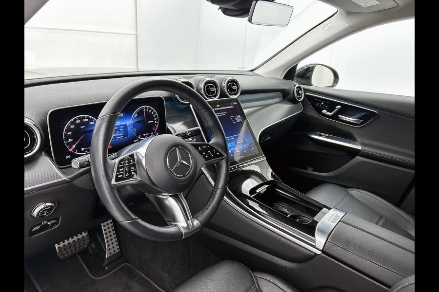 Mercedes-Benz GLC 300 e 4MATIC Luxury Line Lichtmetalen velgen | Navigatie | Parking support met camera achter | stuur verwarming |memory stoelen| Inclusief 24 maanden MB Certified garantie voor Europa.