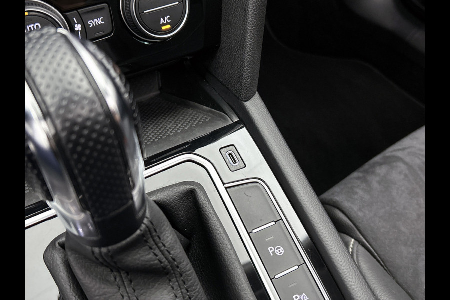 Volkswagen Passat Variant 1.4 TSI PHEV GTE Business R-LINE (VOLL!, Pano, Massage , Dynaudio, Camera, Head-up, Stoel+StuurV, Etc)