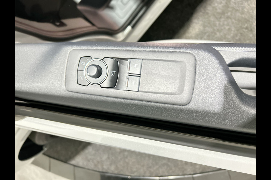 Ford E-Transit Cust. 340 L2H1 Sport 65 kWh Camera | Navi | Nieuw!  Trekhaak!
