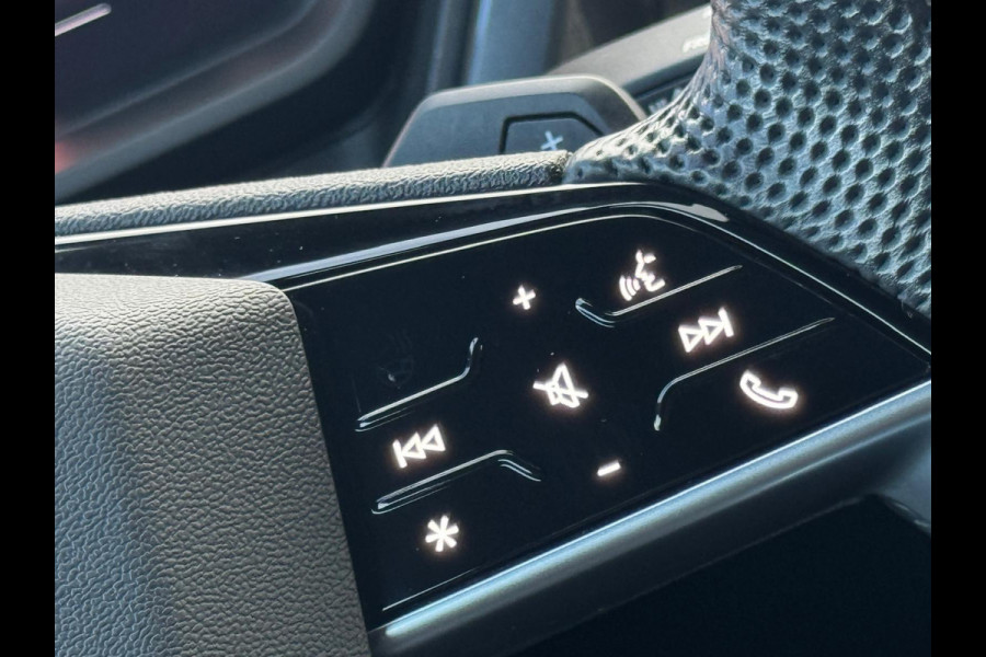 Audi Q4 e-tron 40 S 300 pk edition 77 kWh, SOH 92,5 %, 1 e eigenaar, 2 X S line, 21 ", Electrische trekhaak, NL auto met nap