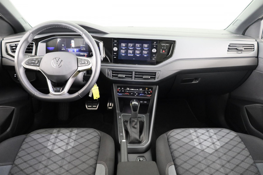 Volkswagen Taigo 1.5 TSI R-Line 150 PK DSG (Automaat) | Panorama dak | Black Style pakket | Trekhaak | Parkeer camera | Stoelverwarming |