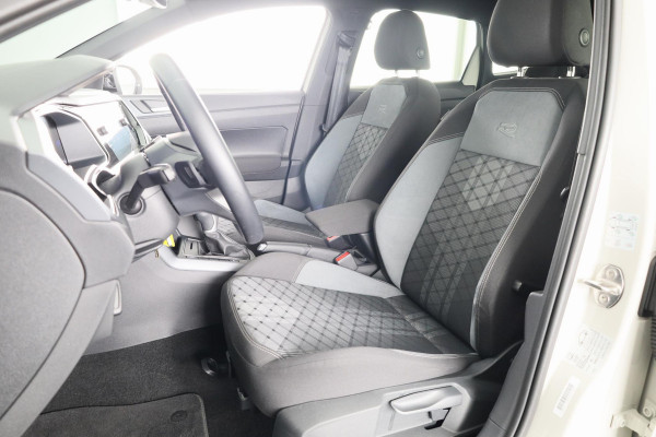 Volkswagen Taigo 1.5 TSI R-Line 150 PK DSG (Automaat) | Panorama dak | Black Style pakket | Trekhaak | Parkeer camera | Stoelverwarming |