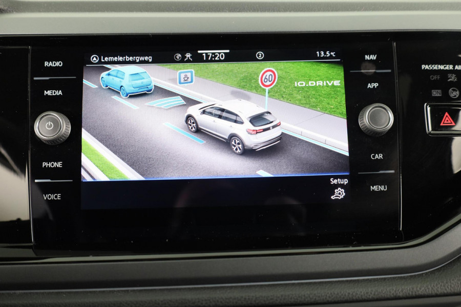 Volkswagen Taigo 1.5 TSI R-Line 150 PK DSG (Automaat) | Panorama dak | Black Style pakket | Trekhaak | Parkeer camera | Stoelverwarming |