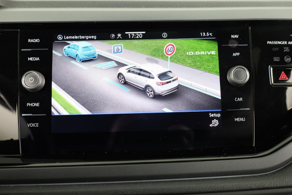 Volkswagen Taigo 1.5 TSI R-Line 150 PK DSG (Automaat) | Panorama dak | Black Style pakket | Trekhaak | Parkeer camera | Stoelverwarming |